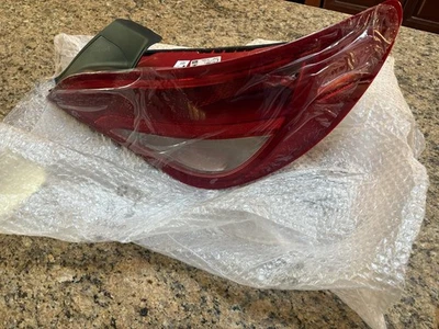 LUZ TRASERA DERECHA MERCEDES-BENZ CLASE CLA NUEVA CLA250 GENUINA 2014-2016 Foto 1 de 4