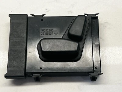 Interruptor de asiento eléctrico delantero izquierdo Dodge Ram Charger Dart GT 2013-2016 Foto 1 de 4