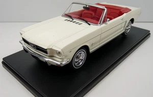 1965 FORD MUSTANG CONVERTIBLE CAR - 1:24 LARGE SCALE - MINT & UNOPENED - Picture 1 of 2