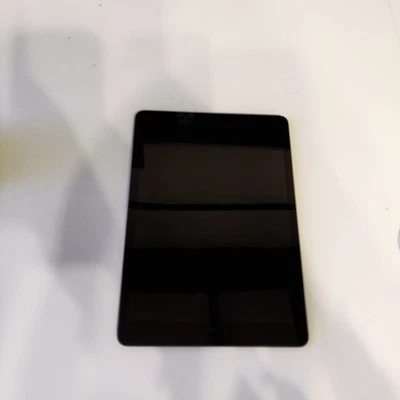 Apple iPad 8. Gen 32GB, Wi-Fi, 10,2 Zoll - Space Grau - Bild 1 von 4