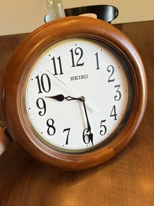 Seiko 12" Round Wood Gold Trim Wall Clock, QXA522BLH Battery Operated! - Picture 1 of 7