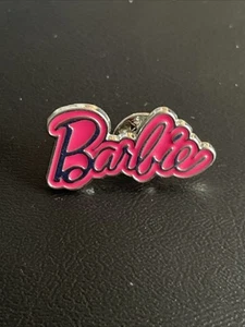 (A6) Barbie Enamel pin badge - Pink Barbie Logo Text Metal Pin Gift - Picture 1 of 3