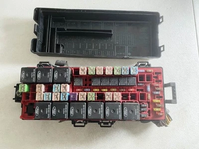 2008-2010 Ford F250SD F350SD Super Duty Engine Fuse Box - Изображение 1 из 4