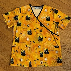 SB Scrubs Scrub Top Nursing Vet Halloween Haunted House Pumpkins Size Medium - Picture 1 of 13