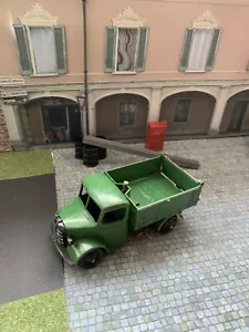 Dinky 25m Bedford tipper in green working condition - Picture 1 of 3