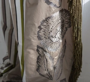 DESIGNERS GUILD TESSUTO ASTRAKHAN SETA RICAMATA CHAMPAGNE FDG2037/01 - Foto 1 di 2