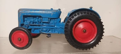 CRESCENT TOYS, tractor Fordson Dexta, 1809, c1962 Foto 1 de 4