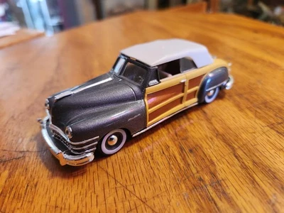 Chrysler Town & Country Closed Cabriolet 1:43 Car Vitesse Portugal no box - Image 1 of 4