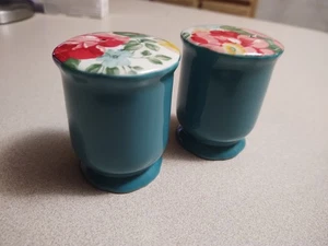 The Pioneer Woman Vintage Floral Keramik Salz und Pfefferstreuer Set - Bild 1 von 7