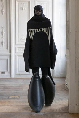 SUÉTER DE PUNTO PESADO PORTERVILLE SHROUD RICK OWENS RUNWAY FW24 (NEGRO, OS) Foto 1 de 4
