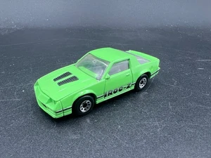 Matchbox Camaro IROC-Z grün Opening Hood Macau guter Playwear Zustand - Bild 1 von 4