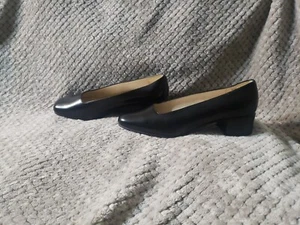 I Love Comfort Shoes Size 8.5  “LAURA” Biege Square Toe Block Heel  - Picture 1 of 9