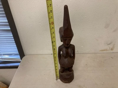 Ornamento de madeira tribal tiki esculpido à mão estátua humana forma de cone madeira vermelha étnica - Imagem 1 de 4