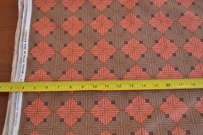 Edredón de algodón con estampado de cabaña de troncos naranja y marrón de 1/2 yarda, Moda/Taylor, M8429 Foto 1 de 4