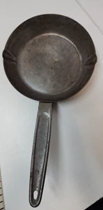 "Sartén de metal vintage vaquero fuego de campamento #40 buena antigua 8" - Imagen 1 de 5