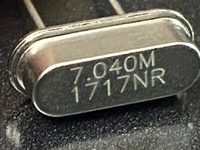 7.040MHz HC-49s 30pF 25PPM 60Ohm 0.5mW -10-60°C Crystal Pixie/Forty9er US-SHIP - Image 1 of 3