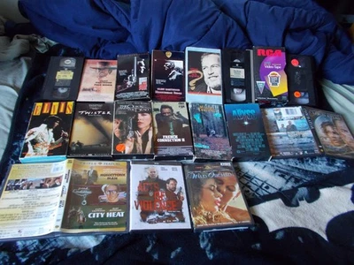 12 VHS & 5 DVD LOT: Heat, Twister, French Connection 2, Mad Max, Dirty Harry 5, Foto 1 de 4