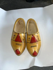 Zapatos de recuerdo de madera tallada vintage zuecos holandeses - Imagen 1 de 8