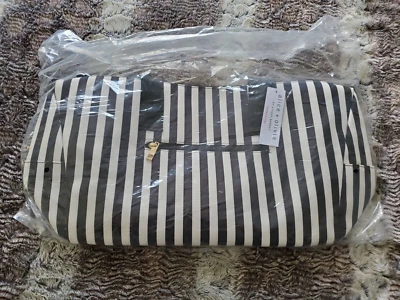 Bolso Bandolera Alice & Olivia Negro Blanco Rayas 16”x6”x11” FFF NUEVO CON ETIQUETAS Foto 1 de 3