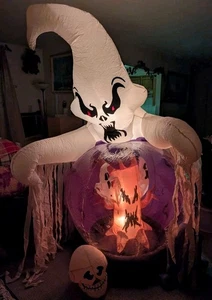 READ Gemmy Whirlwind Airblown Inflatable Globe Halloween Flying Bats 5ft  - Picture 1 of 11