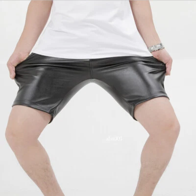 Hombres Pantalones Cortos de Cuero Sintético Medio Pantalón Impermeable Elastizado Brillante Punk Ropa de Club Moda Foto 1 de 4