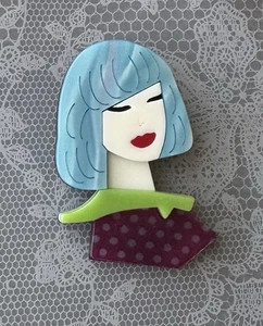 Lady face W/hat acrylic brooch pin - Picture 1 of 4