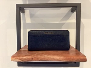 Gorgeous Michael Kors Jet Set Black Purse VGC - Picture 1 of 13
