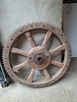 Ancienne Roue D'engrenage Dentée,  En Bois. Diamètre 69 Cm. Fin XIXe Debut XXe . - Photo 1/4