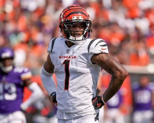 Cincinnati Bengals Ja'Marr Chase Glossy 8x10 Photo NFL Football Print - Picture 1 of 1