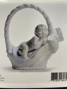 NEW IN BOX Lladro 8431 Newborn Baby Boy in Basket Porcelain Figurine - Picture 1 of 4
