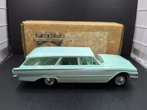 Ford Country 1961 sedán camioneta promoción Hubley de Dewitt AR en caja de colección - Imagen 1 de 12