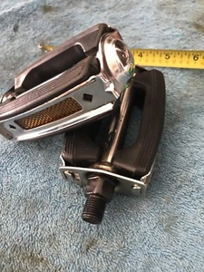 Classic bow rubber block bicycle cruiser vintage-style pedals 1/2" BLACK/SILVER - Picture 1 of 7