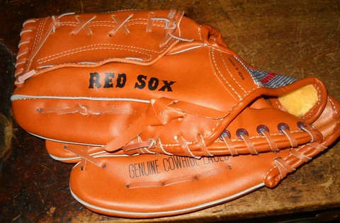 VINTAGE BOSTON RED SOX LEFTHANDED PROMOTIONAL GLOVE NESTLE CHUNKY BRAND NEW! Cover