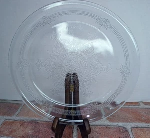 "Plato de pastel ahorrador de jugo azul zafiro Fire King vintage patrón Philbe en relieve" - Imagen 1 de 7