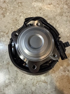 1 后轮轴承和轮毂适用于道奇 Grand Caravan Town & Country C/V Routan — 第 1/3 张图片