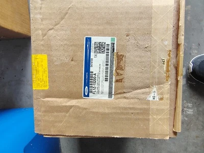 2015-2017 福特 Expedition 右握雾灯 FL1Z-15200-A — 第 1/4 张图片