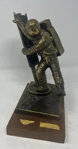 60er Jahre FERDINAND REBECHINI "NEIL ARMSTRONG" APOLLO ASTRONAUT BRONZE STATUE - Bild 1 von 7
