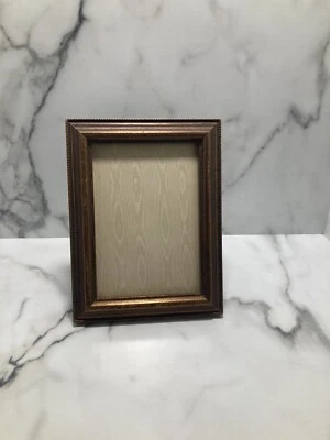 Moldura vintage dourada tom bronze .. MCM .. para 5 X 7” - Imagem 1 de 4