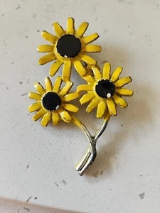 Vintage gelbe Emaille drei Blumen Brosche/Nadel gelbe Blätter und schwarze Mitte - Bild 1 von 5