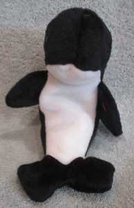 Ty Beanie Baby Waves the Whale style 4084 DOB 12-8-95 Free Shipping