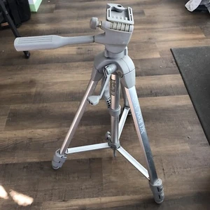 Quantaray QSX 2001 Camera Aluminum Tripod Silver Rubber Feet 22"x52" - Picture 1 of 5