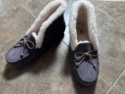 NUEVO UGG Alena Zapatillas Mocasín Interior Exterior Mujer Talla 12 Gris Carbón Foto 1 de 4