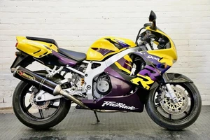 1997 HONDA CBR 900 RR FIREBLADE YELLOW - GREAT EXTRAS - Picture 1 of 17
