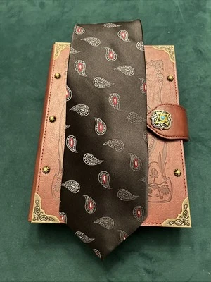 Corbata retro hipster vintage 100 % poliéster WEMBLEY negra, plateada y roja cachemira Foto 1 de 4