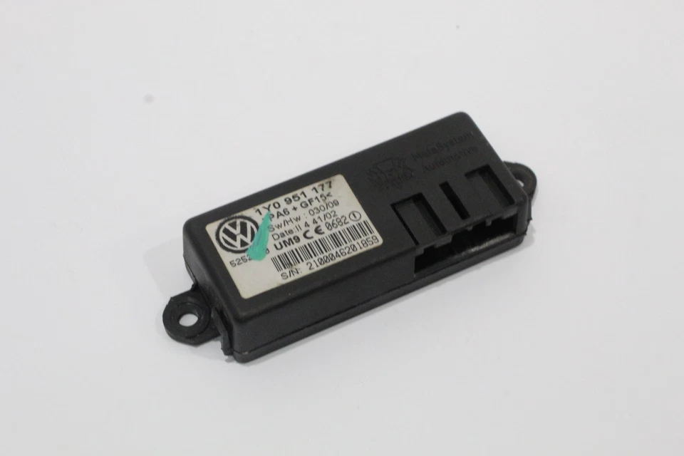 VW Beetle 9C Cabriolet centralina del rilevatore di movimento dell'allarme - Immagine 1 di 4