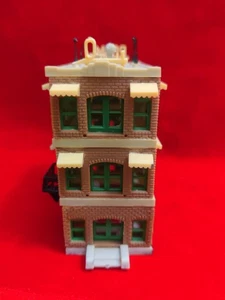 Life Like N Scale Hotel Building - Picture 1 of 5