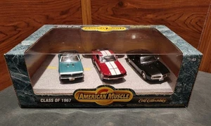 NUEVO EN CAJA AMERICAN MUSCLE CLASS OF 1967 JUEGO DE 3 COCHES CAMARO, FIREBIRD, SHELBY GT 1:43  - Imagen 1 de 16