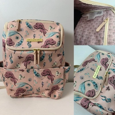Mochila Bolsa de Pañales Petunia Pickle Bottom LITTLE MERENID Método Ariel Disney Foto 1 de 4