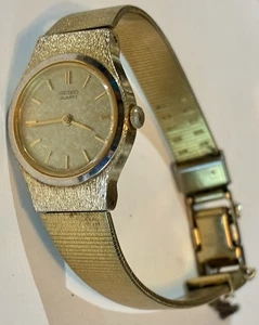 seiko quartz ladies watch Gold Tone 2Y00-0019 - Picture 1 of 4