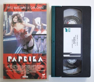 MovieFair PAPRIKA (1991),VHS RCS,EROTICO,TINTO BRASS,DEBORA CAPRIOGLIO - Foto 1 di 4
